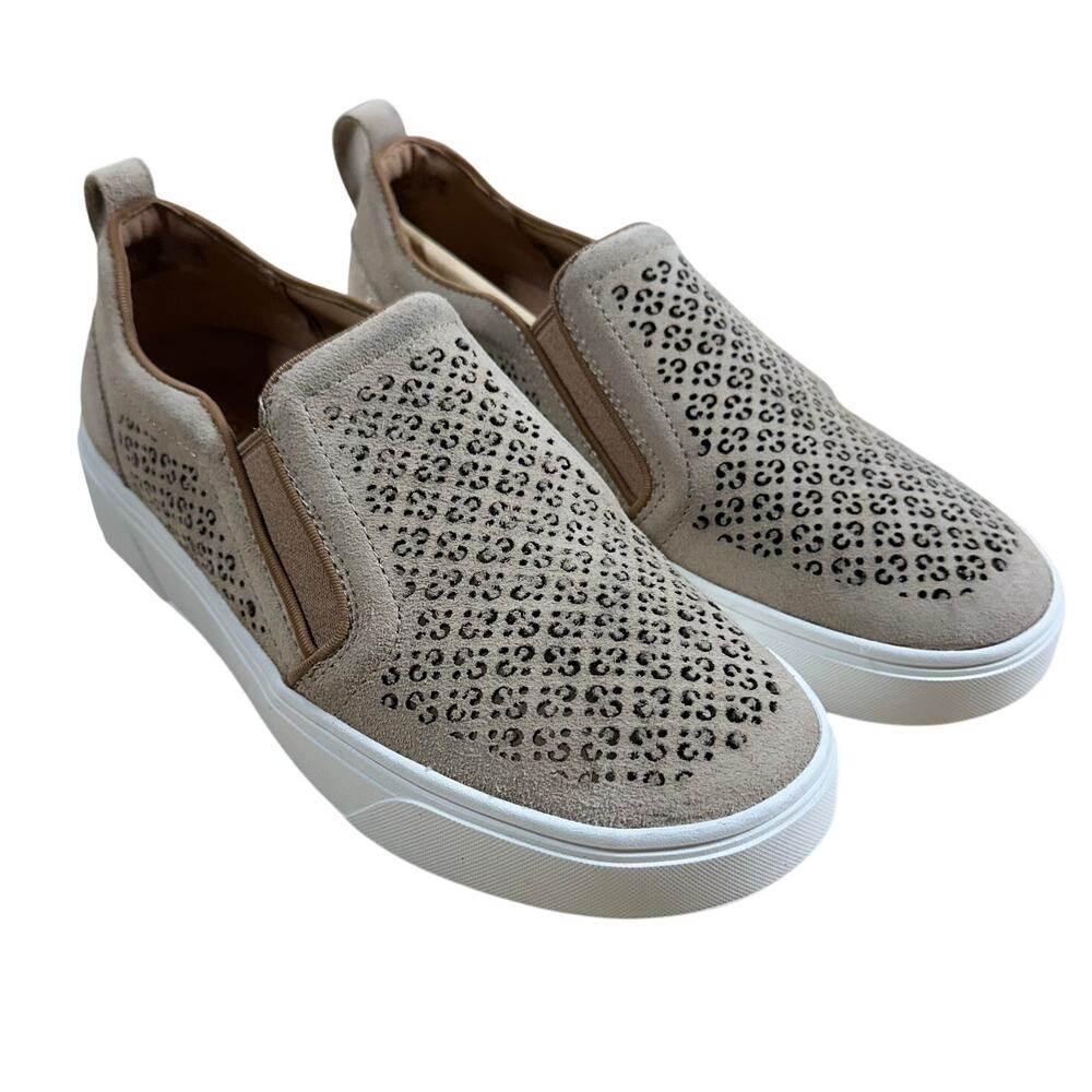 Vionic NWB Kimmie Perforated Sneaker Brown Wheat Size 6.5W Slip On Suede Leather